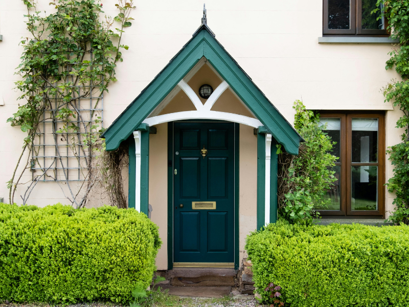 old-cottage-with-green-door